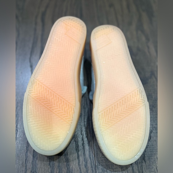 TOMS - Picture 7 of 11